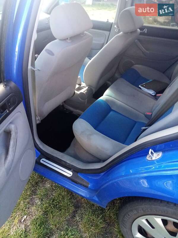 Універсал Volkswagen Golf 2001 в Львові