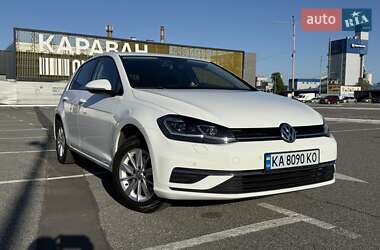 Хэтчбек Volkswagen Golf 2018 в Киеве