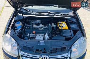 Універсал Volkswagen Golf 2008 в 