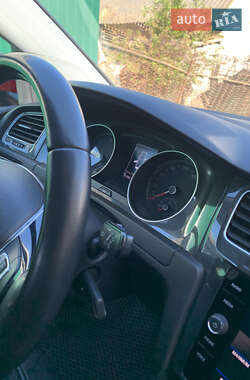 Хетчбек Volkswagen Golf 2018 в 