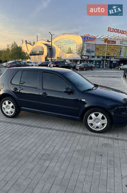 Хэтчбек Volkswagen Golf 2002 в Ужгороде