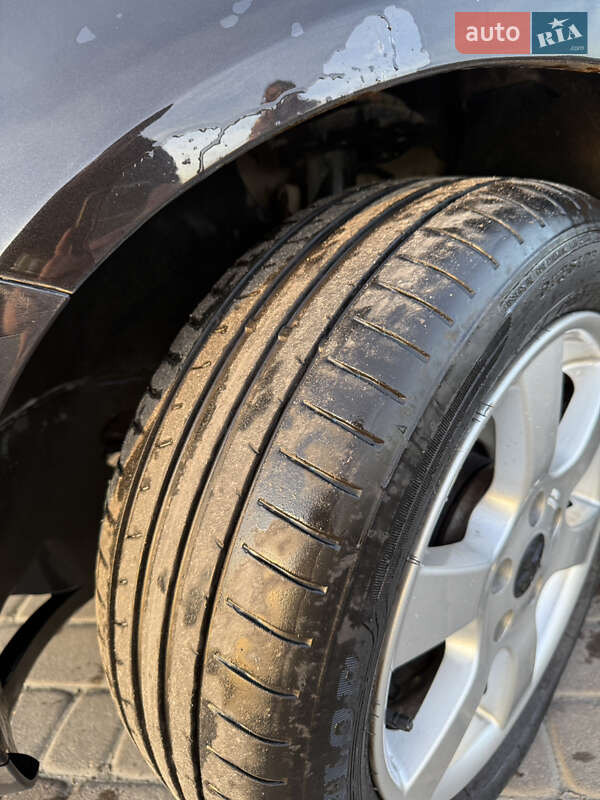 Хетчбек Volkswagen Golf 2005 в Городку