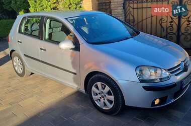 Хэтчбек Volkswagen Golf 2005 в 