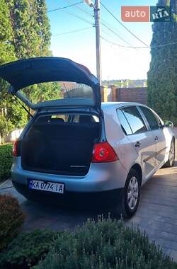 Хэтчбек Volkswagen Golf 2005 в 