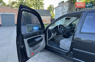 Хетчбек Volkswagen Golf 2001 в 