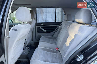 Хетчбек Volkswagen Golf 2001 в 