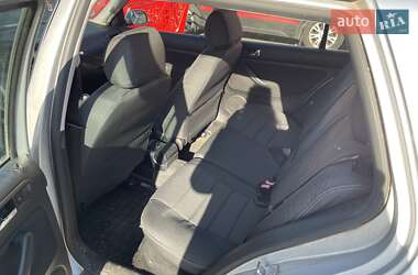 Хэтчбек Volkswagen Golf 2002 в 