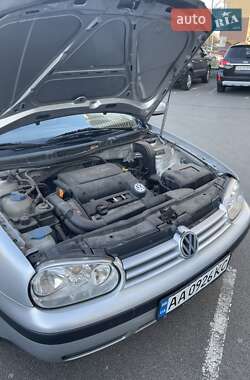 Хэтчбек Volkswagen Golf 2002 в 