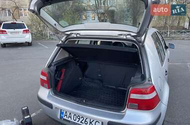 Хэтчбек Volkswagen Golf 2002 в 