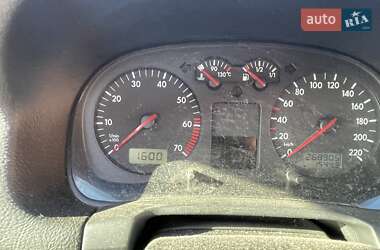 Хэтчбек Volkswagen Golf 2002 в 