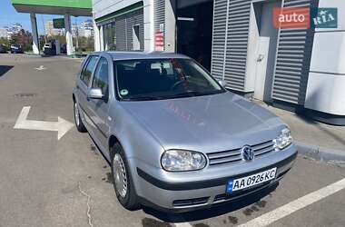 Хетчбек Volkswagen Golf 2002 в Києві