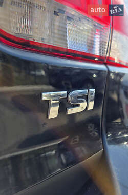Хетчбек Volkswagen Golf 2011 в 