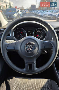 Хетчбек Volkswagen Golf 2011 в 