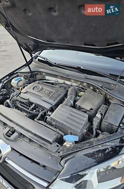 Хэтчбек Volkswagen Golf 2014 в 