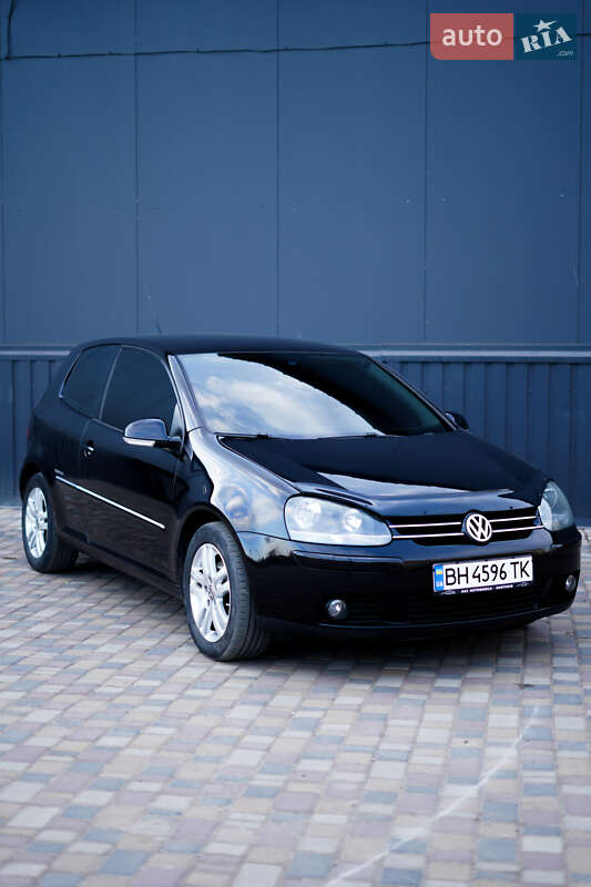 Хэтчбек Volkswagen Golf 2008 в 