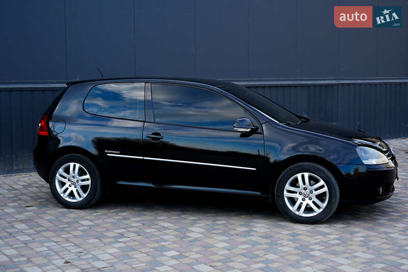 Хетчбек Volkswagen Golf 2008 в Веселиновому
