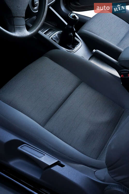 Хетчбек Volkswagen Golf 2008 в Веселиновому