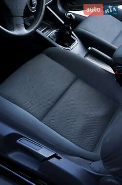 Хэтчбек Volkswagen Golf 2008 в 