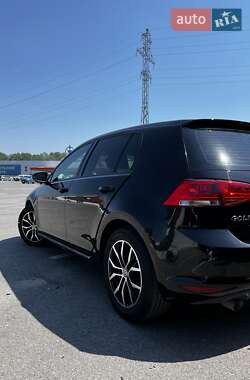 Хетчбек Volkswagen Golf 2013 в 