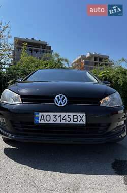 Хетчбек Volkswagen Golf 2013 в 