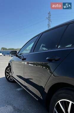 Хетчбек Volkswagen Golf 2013 в 