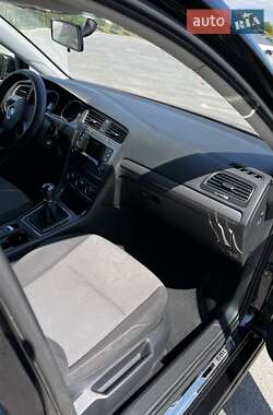Хетчбек Volkswagen Golf 2013 в 