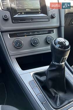 Хетчбек Volkswagen Golf 2013 в 