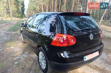Хетчбек Volkswagen Golf 2005 в 