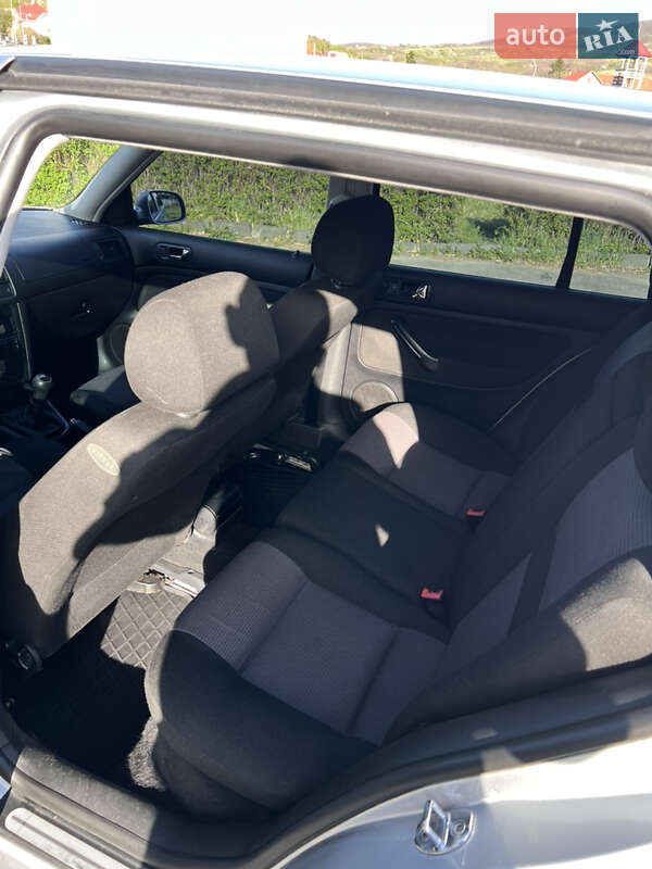 Хетчбек Volkswagen Golf 2001 в Мукачевому