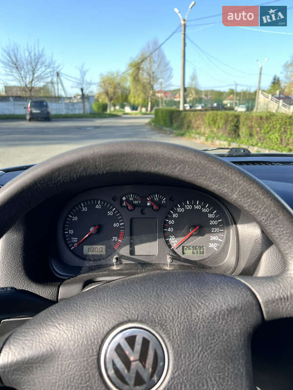 Хетчбек Volkswagen Golf 2001 в Мукачевому