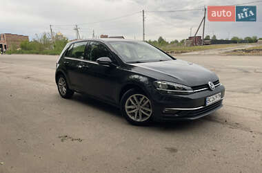Хетчбек Volkswagen Golf 2017 в 