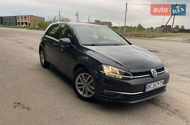 Хетчбек Volkswagen Golf 2017 в 