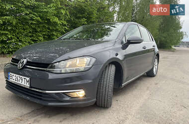 Хетчбек Volkswagen Golf 2017 в 