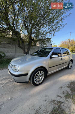 Хэтчбек Volkswagen Golf 2003 в Харькове