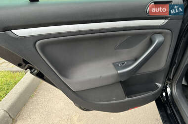Універсал Volkswagen Golf 2011 в 