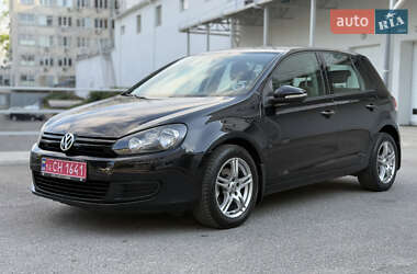 Хэтчбек Volkswagen Golf 2010 в 