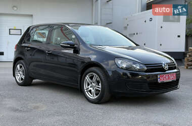 Хэтчбек Volkswagen Golf 2010 в 