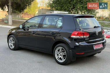 Хэтчбек Volkswagen Golf 2010 в 