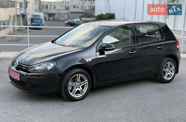 Хэтчбек Volkswagen Golf 2010 в 