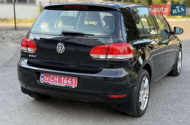 Хэтчбек Volkswagen Golf 2010 в 