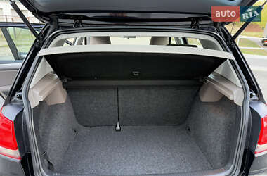 Хэтчбек Volkswagen Golf 2010 в 