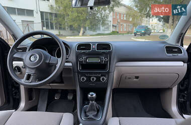 Хэтчбек Volkswagen Golf 2010 в 