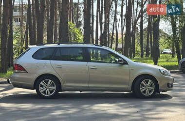 Універсал Volkswagen Golf 2012 в 