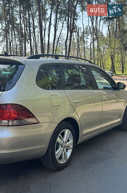 Універсал Volkswagen Golf 2012 в 