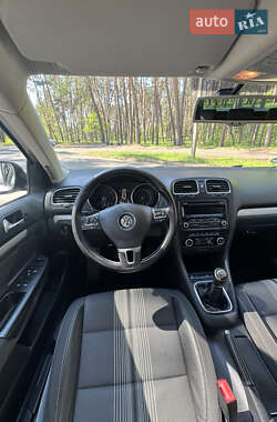 Універсал Volkswagen Golf 2012 в 