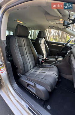 Універсал Volkswagen Golf 2012 в 