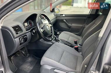 Хэтчбек Volkswagen Golf 2009 в 