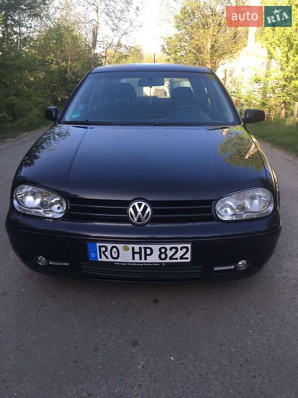 Хетчбек Volkswagen Golf 2003 в 