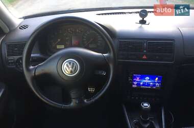 Хетчбек Volkswagen Golf 2003 в 