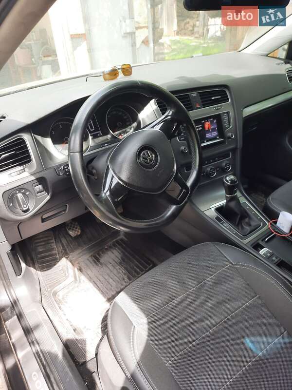Універсал Volkswagen Golf 2013 в Чернівцях